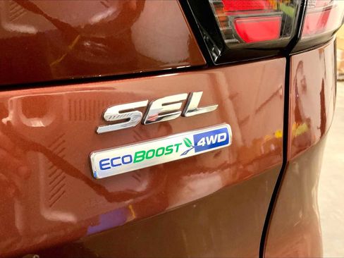 Used 2018 Ford Escape SEL image 9