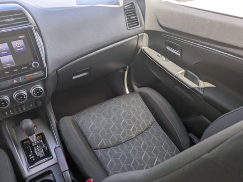 Used 2023 Mitsubishi Outlander Sport S image 95