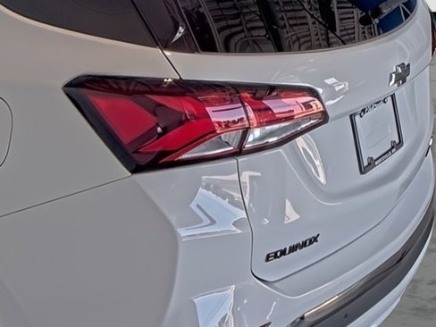 New 2023 Chevrolet Equinox RS w/ RS Leather Package AWD/4WD image 10