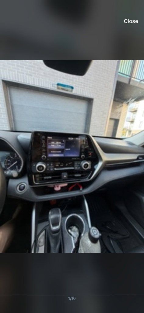 Used 2020 Toyota Highlander XLE AWD/4WD image 4