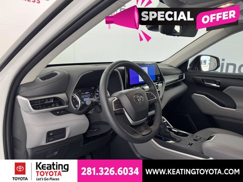 New 2026 Toyota Highlander XLE AWD/4WD image 2