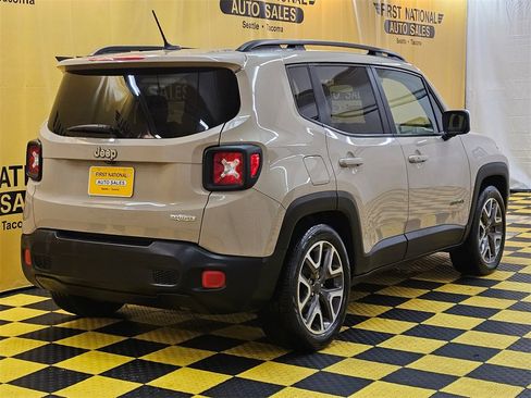 Used 2016 Jeep Renegade Latitude image 3