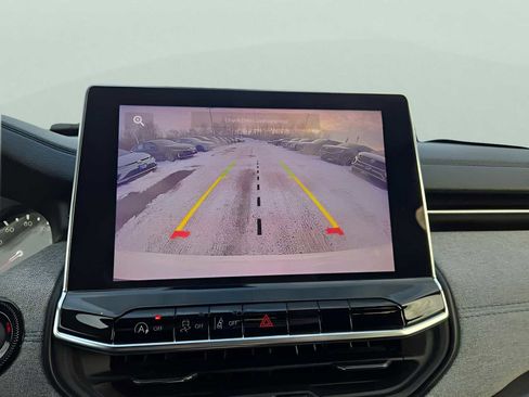 Used 2024 Jeep Compass Latitude image 19