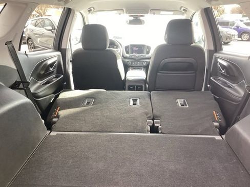 Used 2024 GMC Terrain SLE image 10