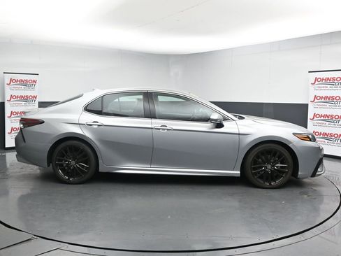 Used 2023 Toyota Camry XSE FWD image 9