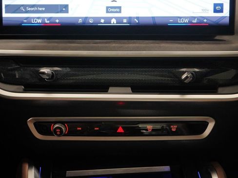 Used 2024 BMW X6 xDrive40i w/ Executive Package image 13