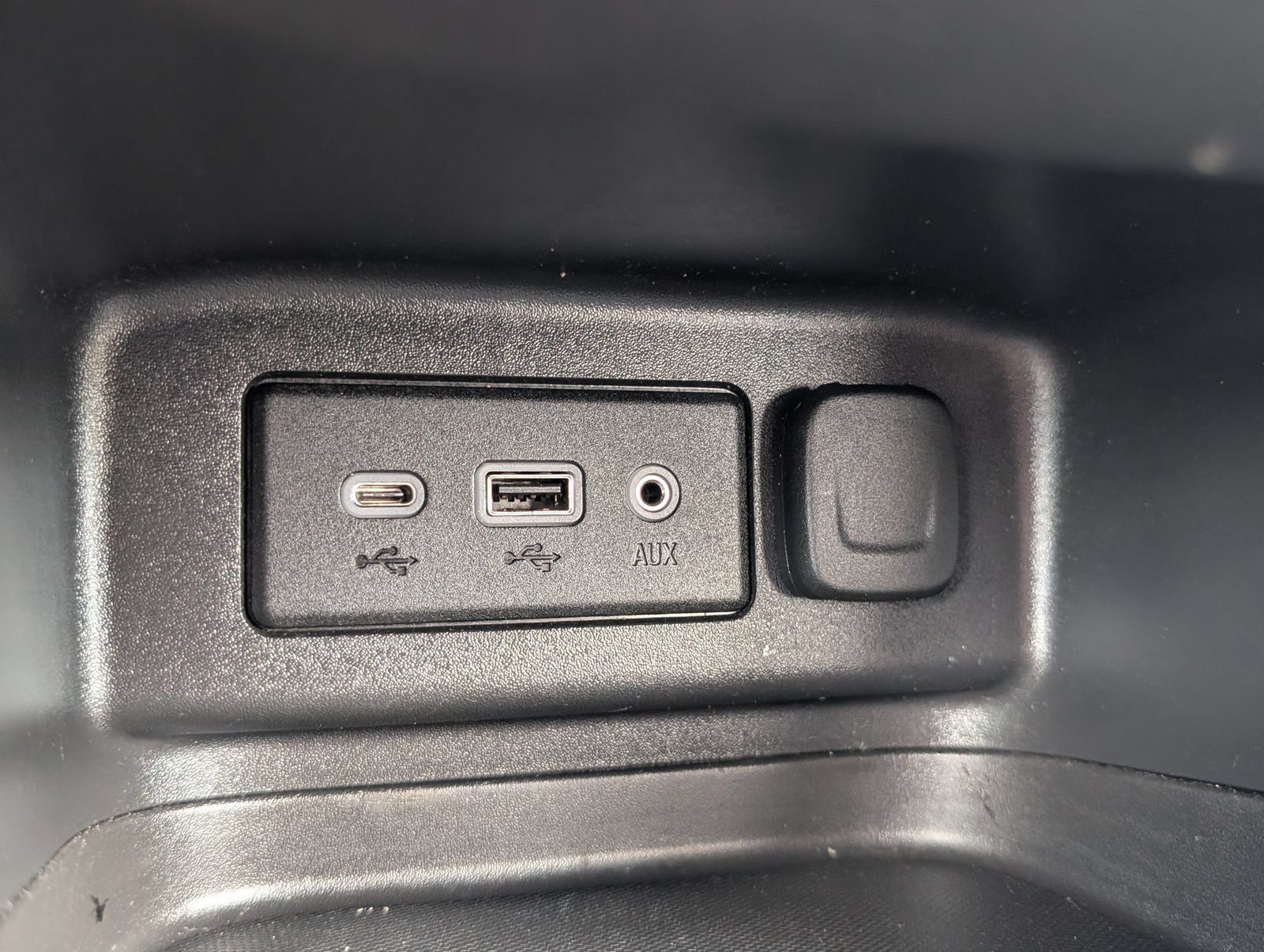 Used 2023 Chevrolet Equinox RS w/ LPO, Floor Liner Package AWD/4WD image 23