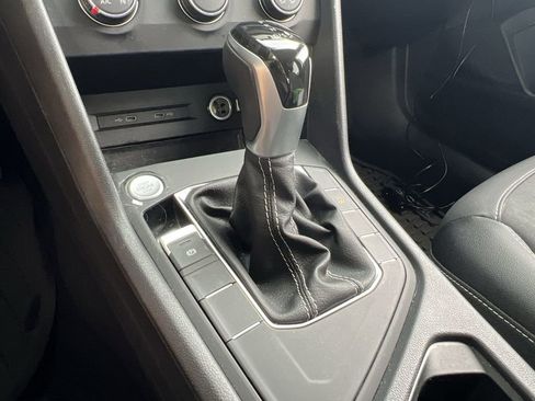 Certified 2022 Volkswagen Taos SE w/ Driver Assistance Package image 21