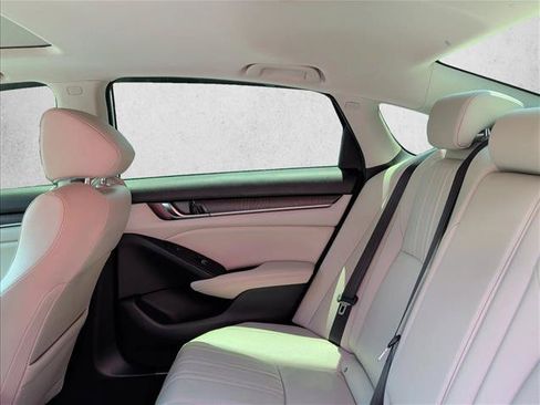 Used 2019 Honda Accord Touring image 18