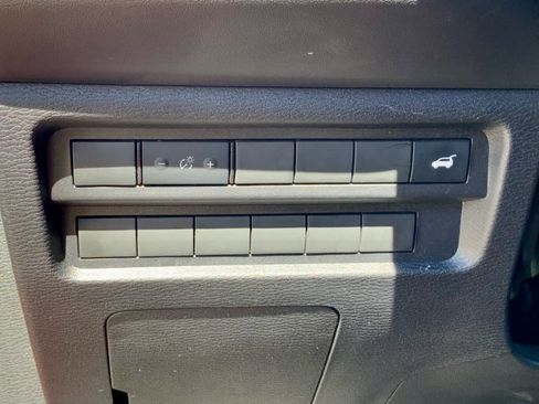 Used 2024 Mitsubishi Outlander SE image 43