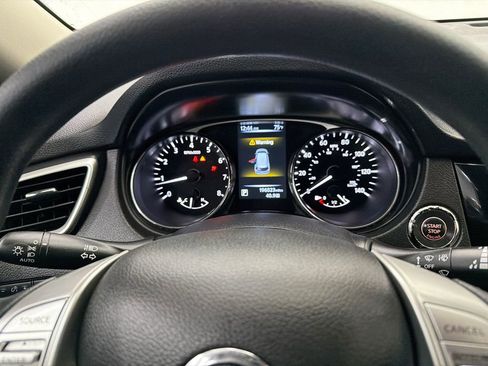 Used 2016 Nissan Rogue SV FWD image 26