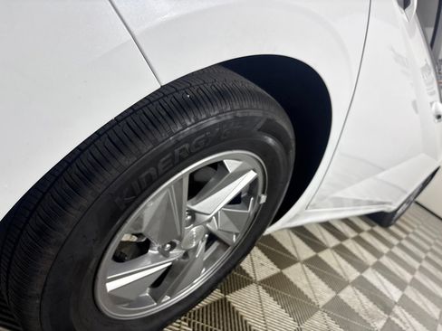 Used 2026 Hyundai Elantra SE FWD image 33