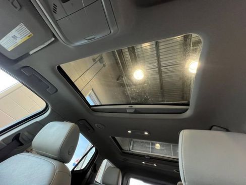 Used 2022 GMC Acadia SLT w/ Preferred Package AWD/4WD image 22