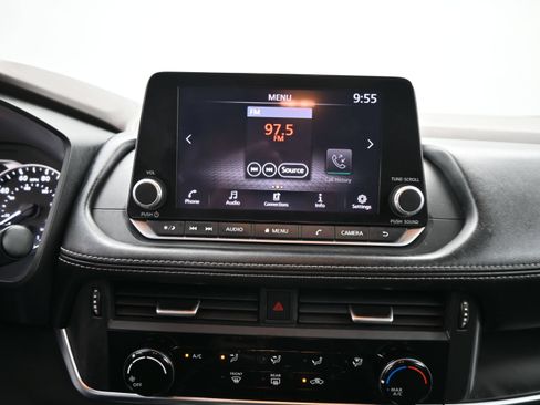 Used 2023 Nissan Rogue S FWD image 14
