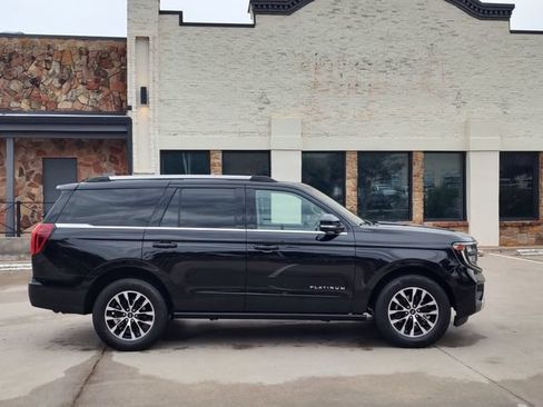 Used 2025 Ford Expedition Platinum AWD/4WD image 2