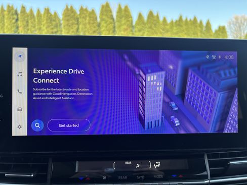 Used 2025 Toyota Sienna XLE image 27