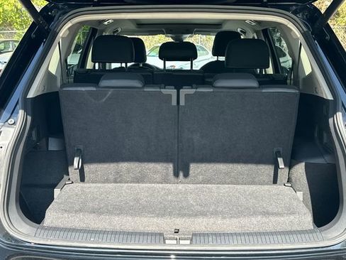 Used 2024 Volkswagen Tiguan SE image 32