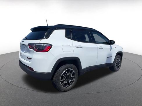 Used 2025 Jeep Compass Trailhawk AWD/4WD image 15