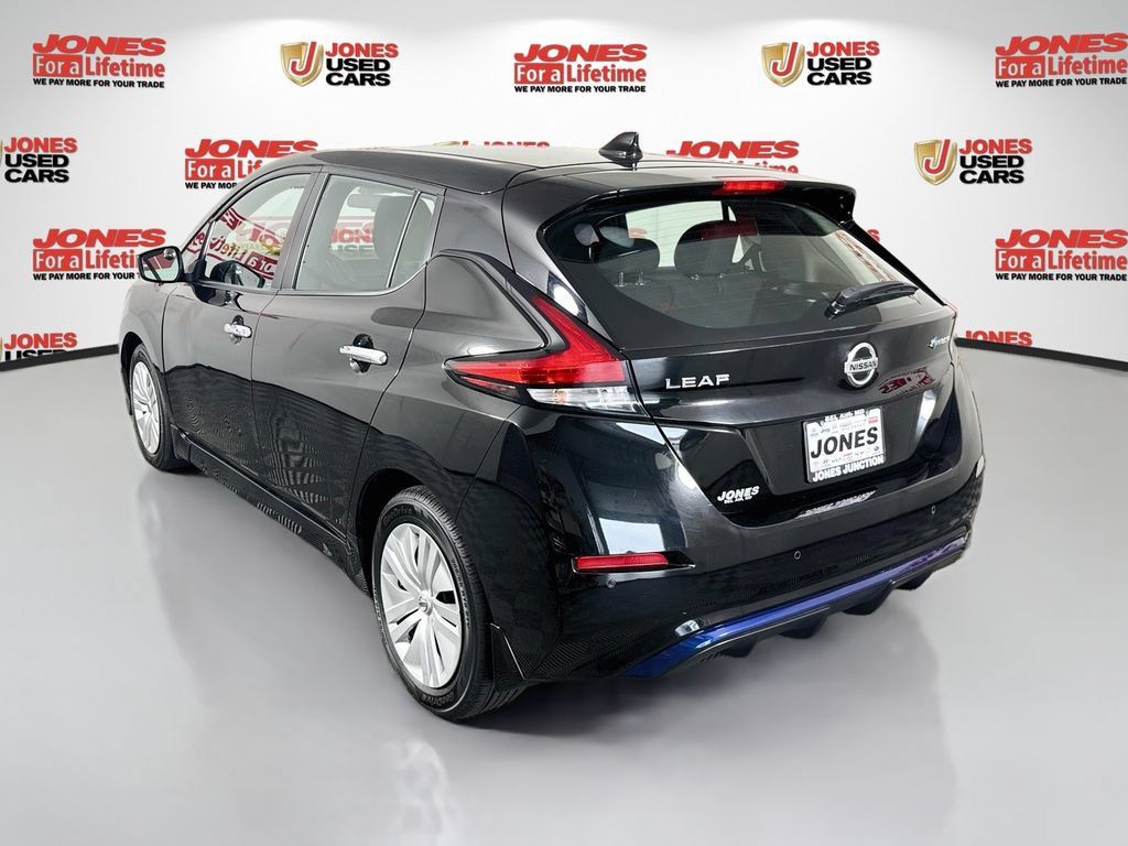 Used 2022 Nissan Leaf S FWD image 2