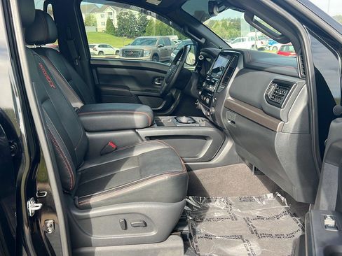 Used 2022 Nissan Titan PRO-4X w/ Pro-4x Convenience Package AWD/4WD image 14