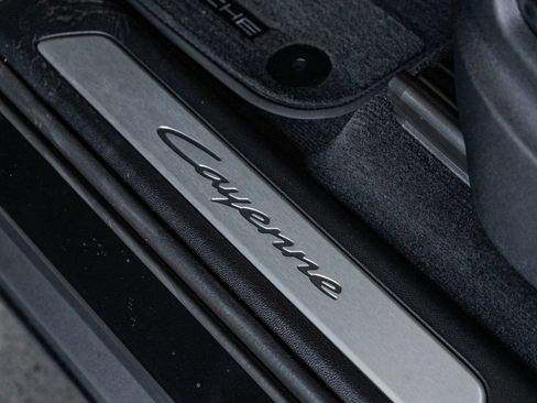 Certified 2025 Porsche Cayenne Coupe AWD/4WD image 15