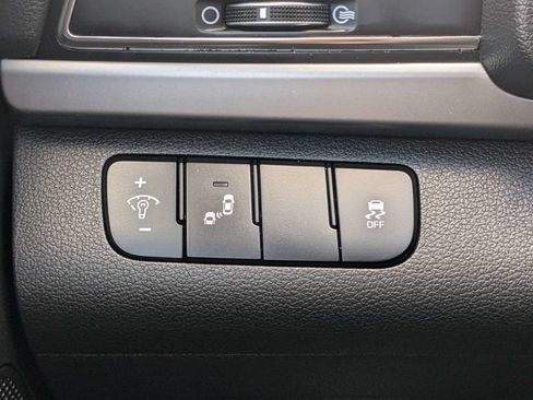 Used 2017 Hyundai Elantra Limited FWD image 19