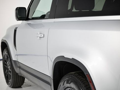 Used 2023 Land Rover Defender 90 S image 9