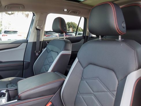 Used 2025 Volkswagen Atlas Peak Edition SE image 22