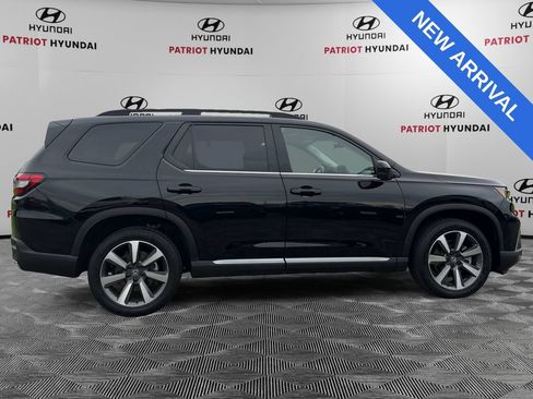 Used 2025 Honda Pilot Elite image 2