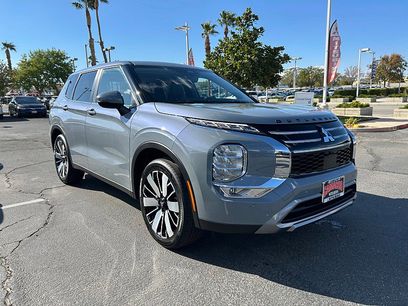 New 2025 Mitsubishi Outlander SE