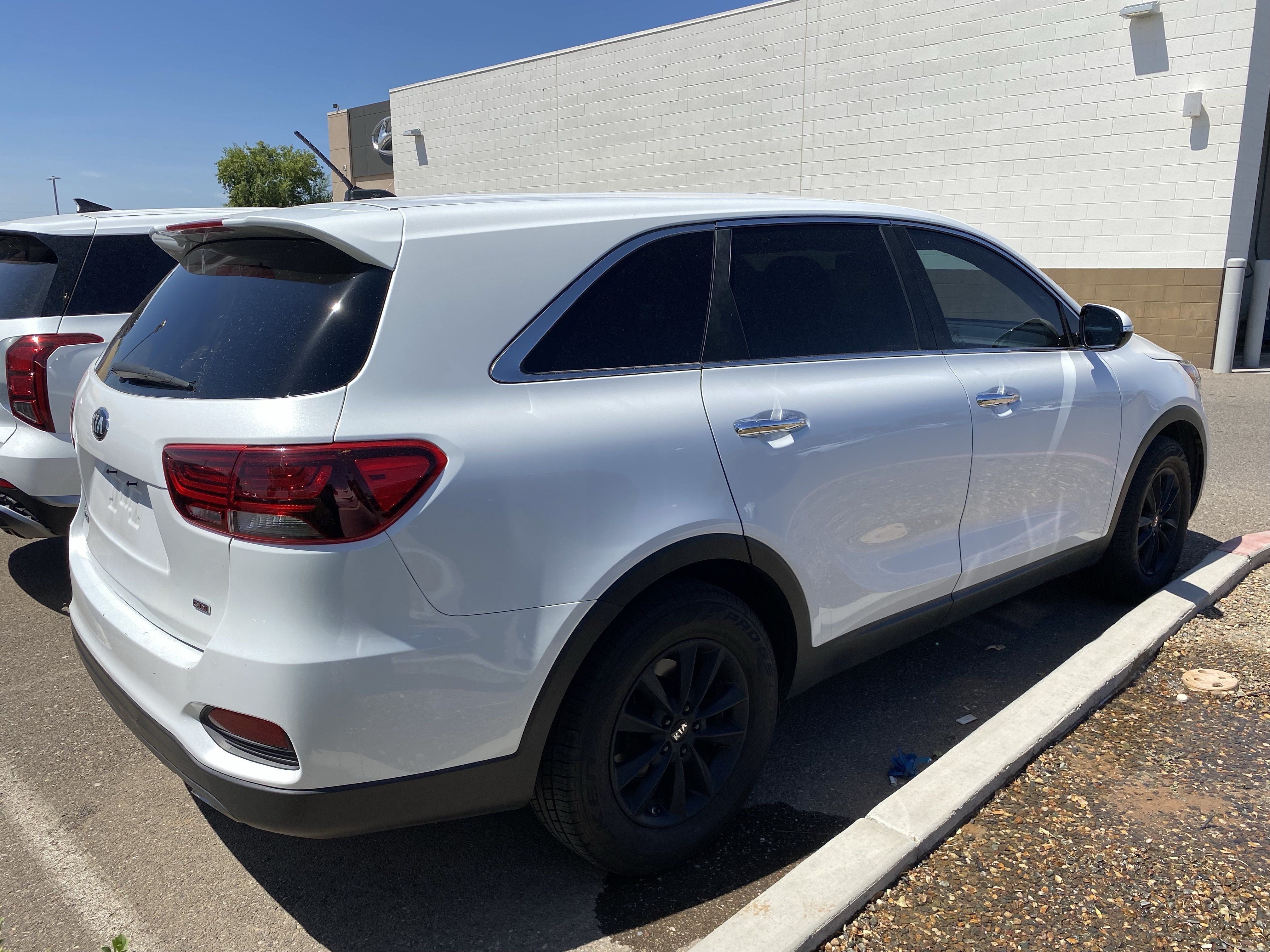 Used 2020 Kia Sorento LX FWD image 2