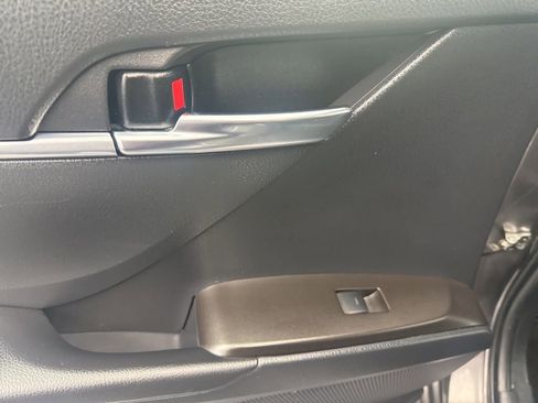 Used 2022 Toyota Camry SE image 36