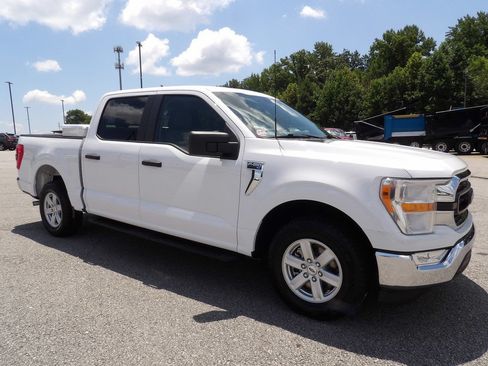 Used 2022 Ford F150 XLT w/ Trailer Tow Package RWD image 10