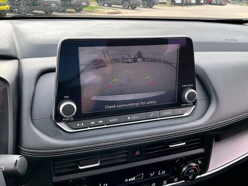 Used 2025 Nissan Rogue SV w/ SV Premium Package image 27