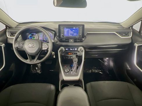 Used 2020 Toyota RAV4 LE image 27