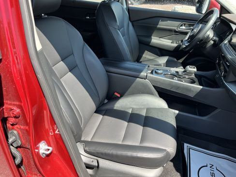 Used 2023 Nissan Rogue SV w/ SV Premium B Package AWD/4WD image 3