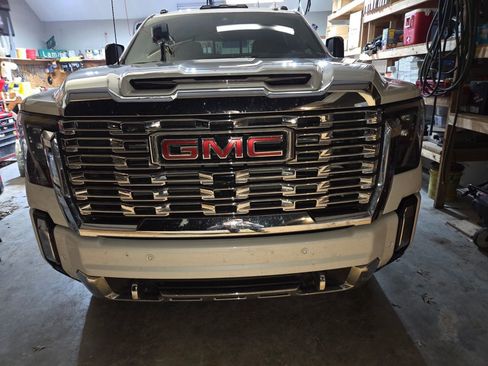 Used 2024 GMC Sierra 3500 Denali w/ Denali Reserve Package image 7