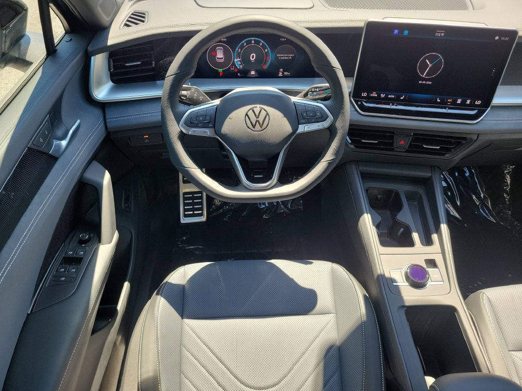 New 2026 Volkswagen Tiguan SE R-Line FWD image 11