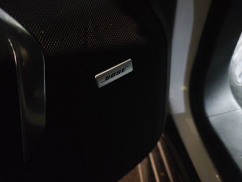 Used 2023 Chevrolet Suburban Premier image 8