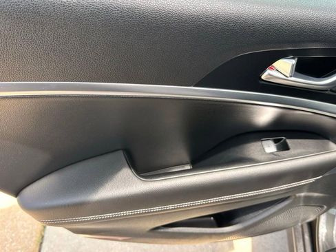 Used 2025 Genesis G70 2.5T RWD image 20