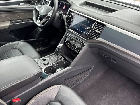 Used 2023 Volkswagen Atlas SEL Premium image 17