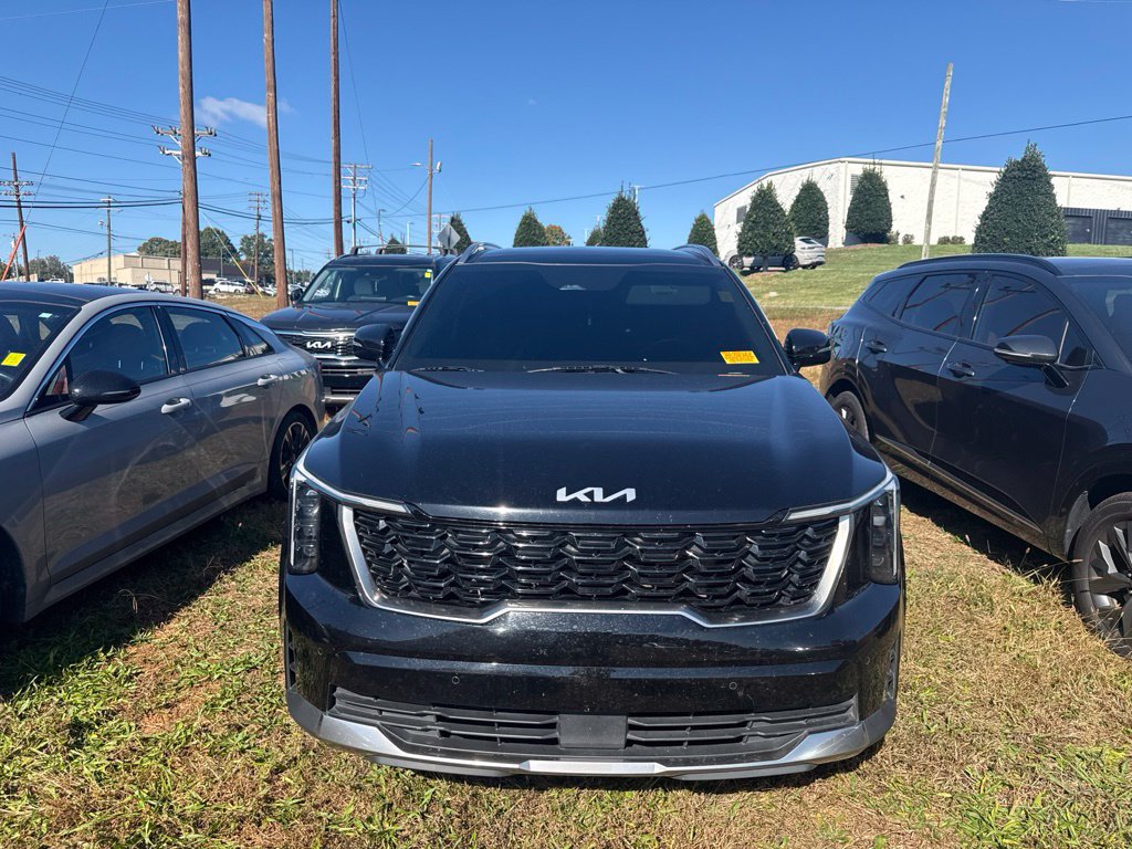 Used 2024 Kia Sorento S w/ Panoramic Sunroof Package FWD image 2
