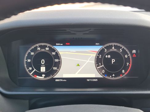 Used 2019 Land Rover Discovery HSE image 17