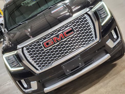 Used 2022 GMC Yukon Denali w/ Denali Premium Package AWD/4WD image 19