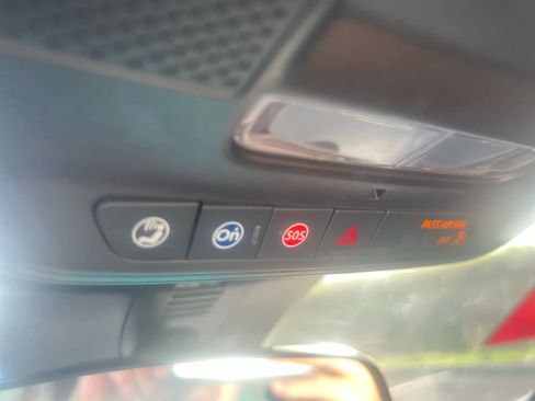 Used 2025 Chevrolet Traverse LT image 24