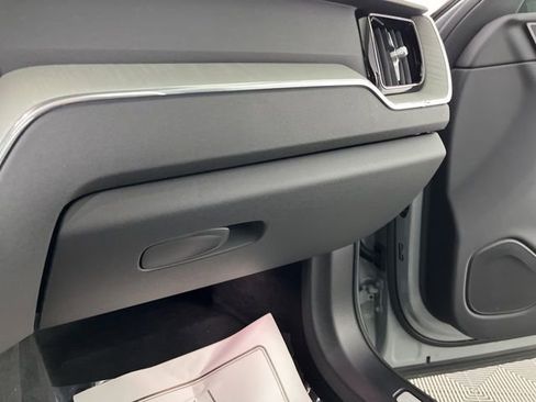 Used 2025 Volvo XC60 B5 Plus image 36