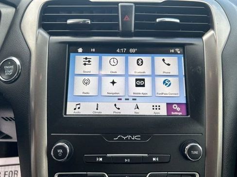 Used 2019 Ford Fusion SE image 24