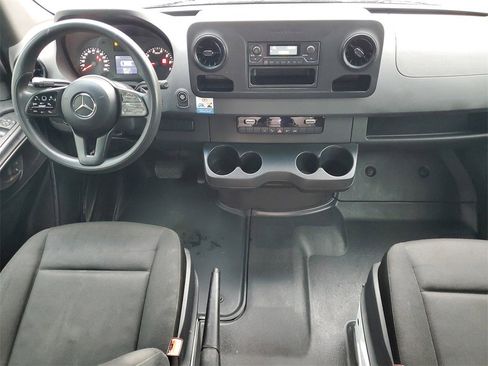 Used 2021 Mercedes-Benz Sprinter 2500 image 9