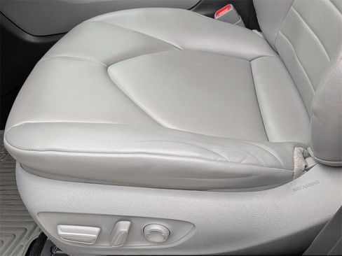 Used 2021 Toyota Highlander XLE image 15