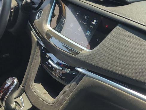 Used 2025 Cadillac XT6 Luxury image 30